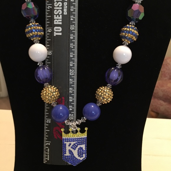 Very Bling KC Royals necklace - Picture 3 of 3